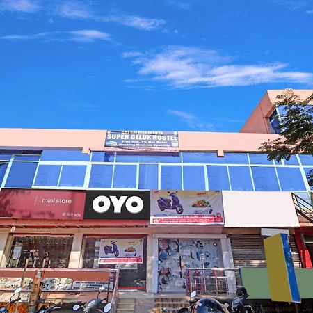 Oyo Flagship 81051 Sri Sai Manikanta Hotel Hyderabad Eksteriør billede