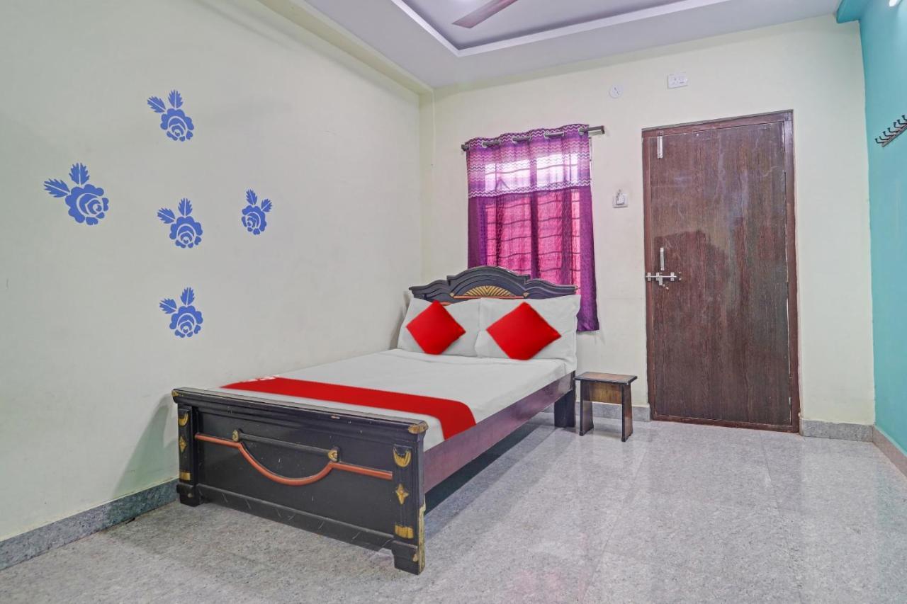Oyo Flagship 81051 Sri Sai Manikanta Hotel Hyderabad Eksteriør billede