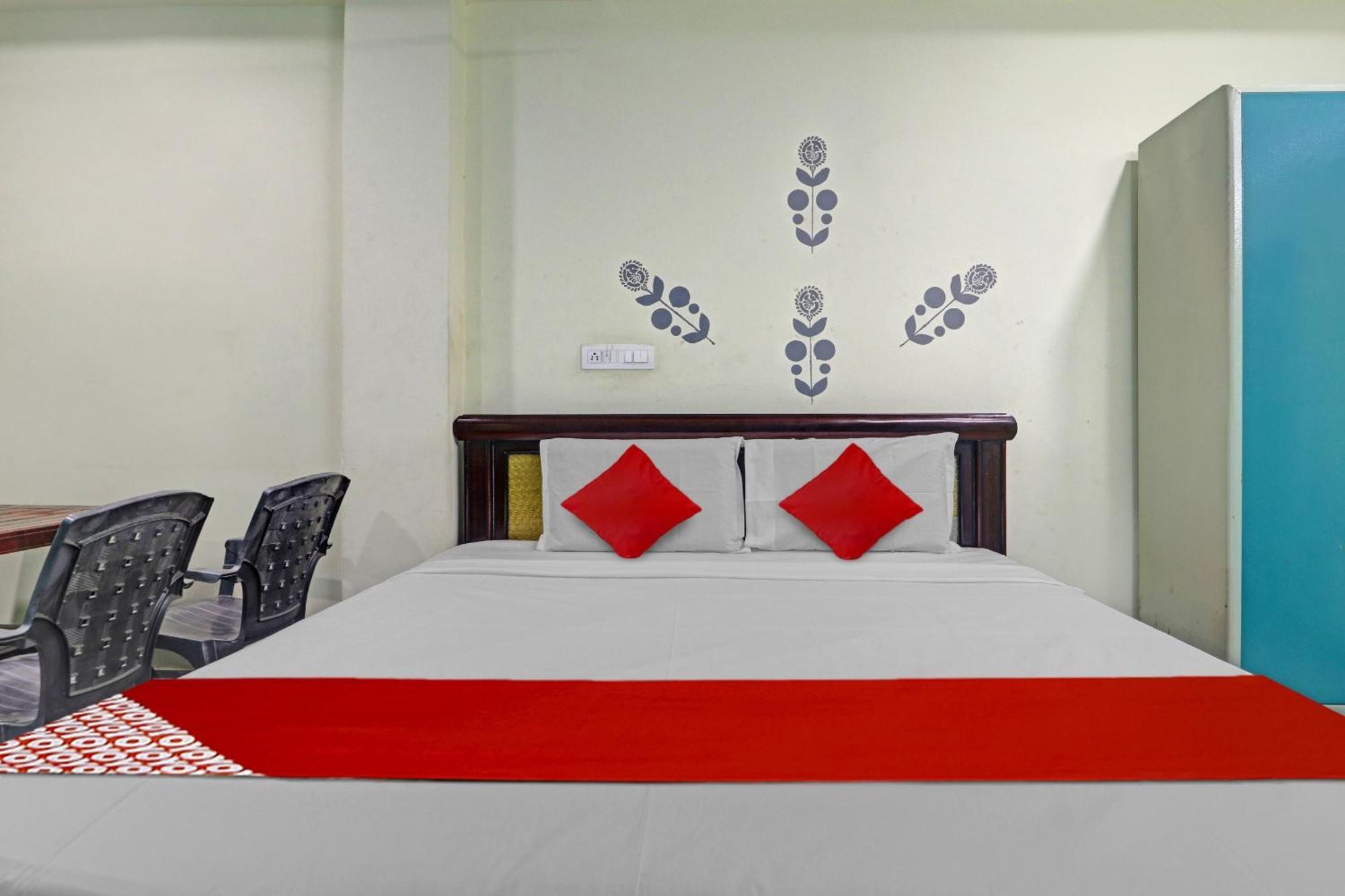 Oyo Flagship 81051 Sri Sai Manikanta Hotel Hyderabad Eksteriør billede