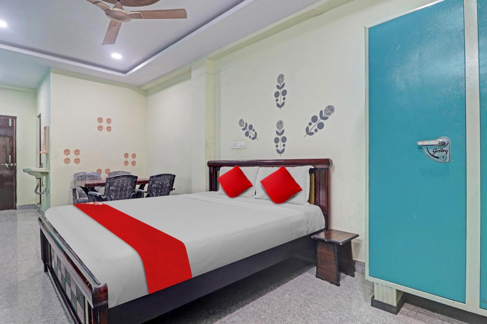 Oyo Flagship 81051 Sri Sai Manikanta Hotel Hyderabad Eksteriør billede