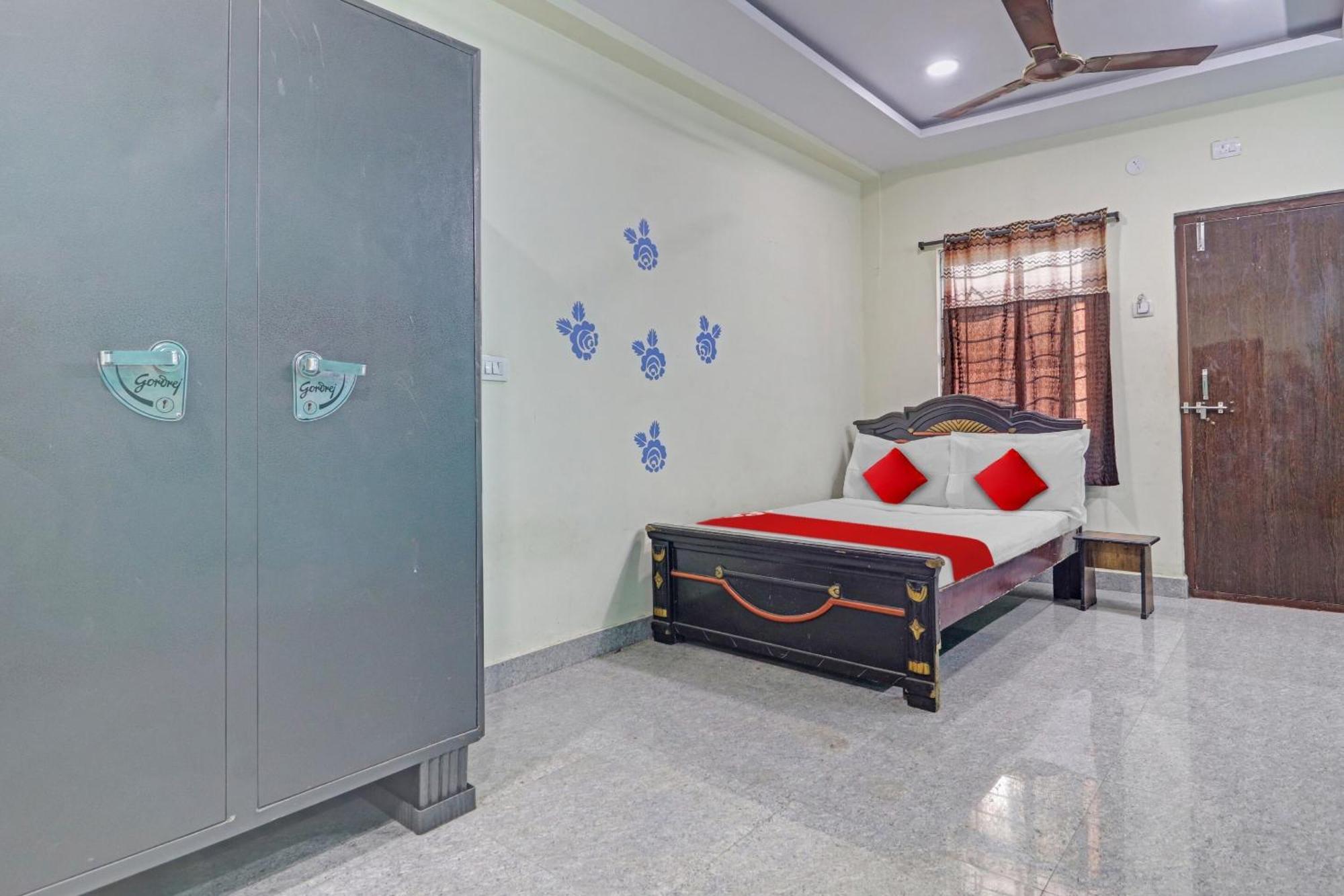 Oyo Flagship 81051 Sri Sai Manikanta Hotel Hyderabad Eksteriør billede