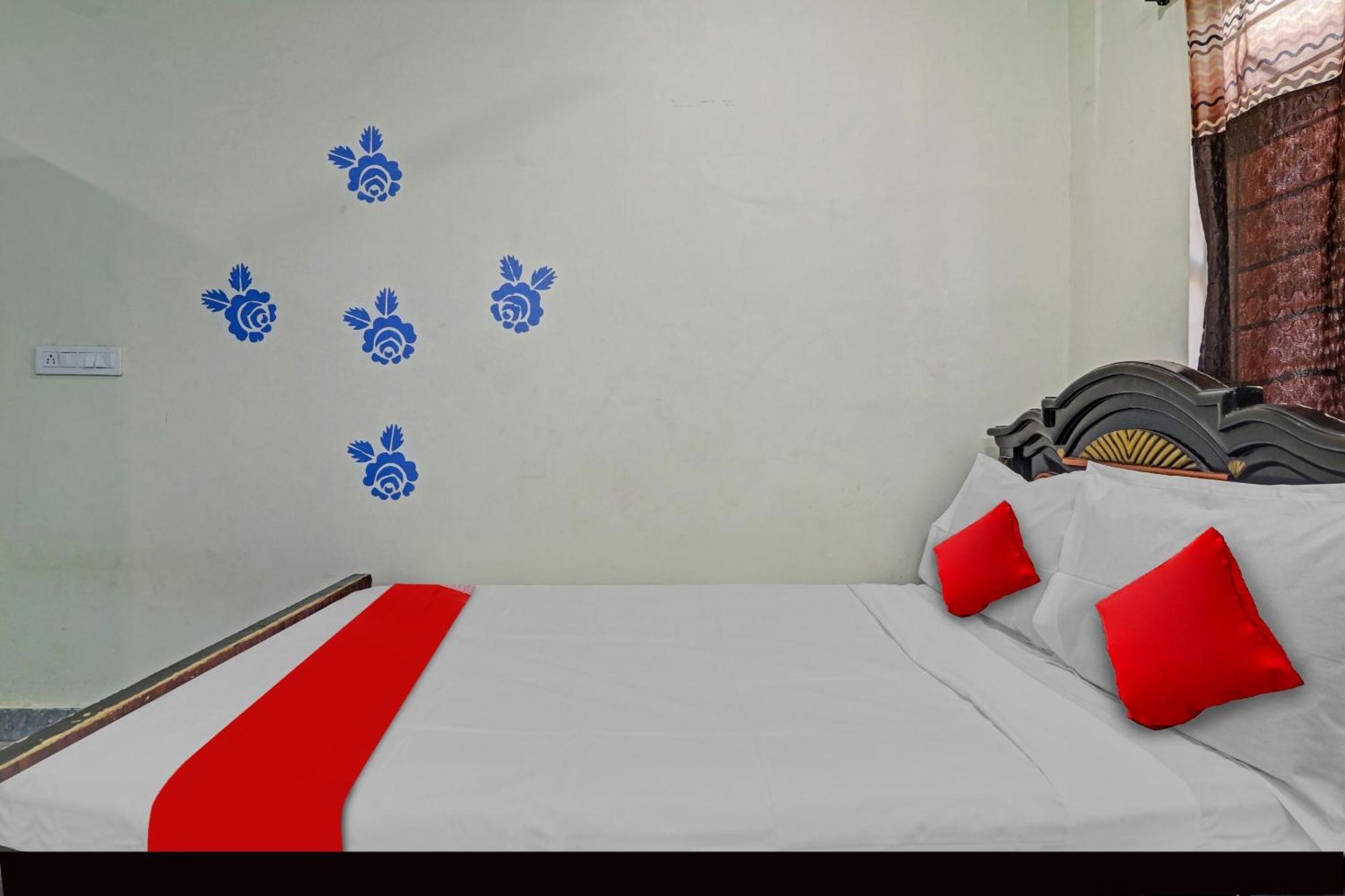 Oyo Flagship 81051 Sri Sai Manikanta Hotel Hyderabad Eksteriør billede