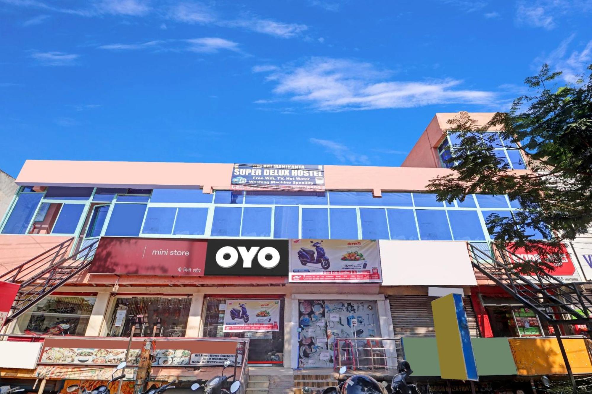 Oyo Flagship 81051 Sri Sai Manikanta Hotel Hyderabad Eksteriør billede